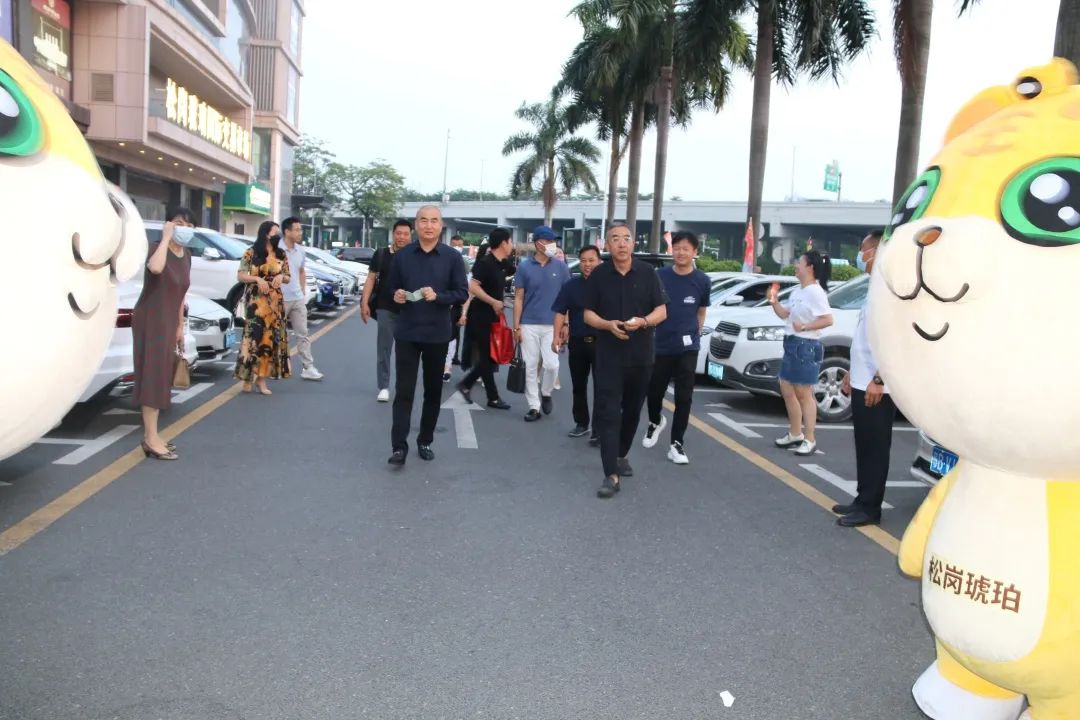 股東嘉賓們也陸續來到現場
