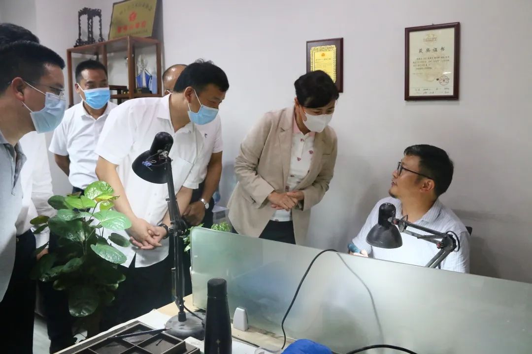 前往匠心坊參觀雕刻大師們的工作室